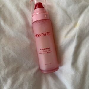 ONE/SIZE Powder Melt Setting Spray -
